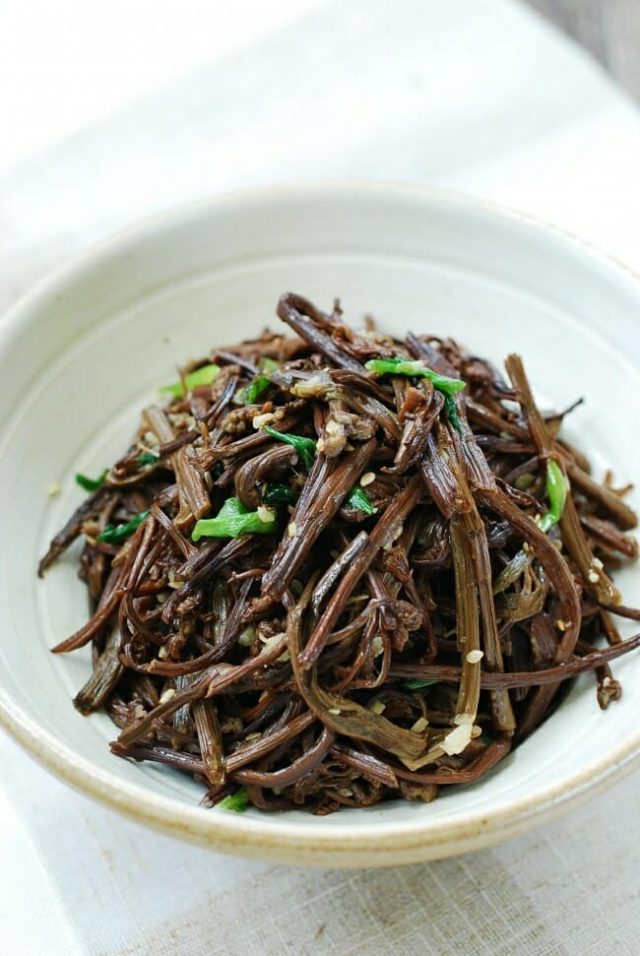 Gosari Namul (Fiddlehead Ferns Side Dish) Korean Bapsang