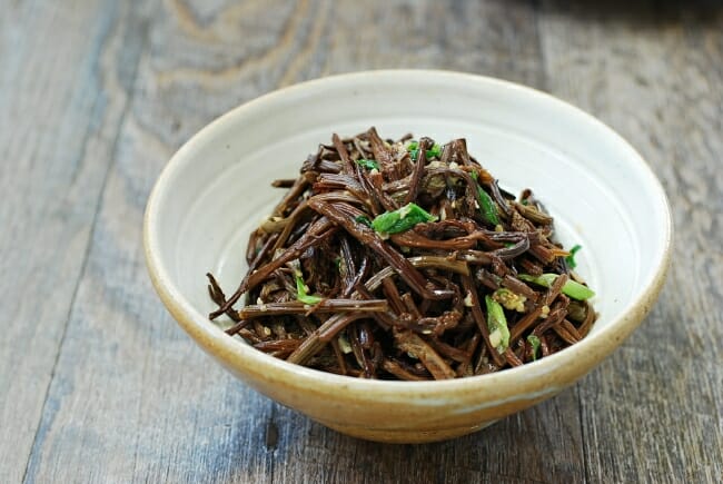 DSC 1966 e1518585191813 - Gosari Namul (Fiddlehead Ferns Side Dish)