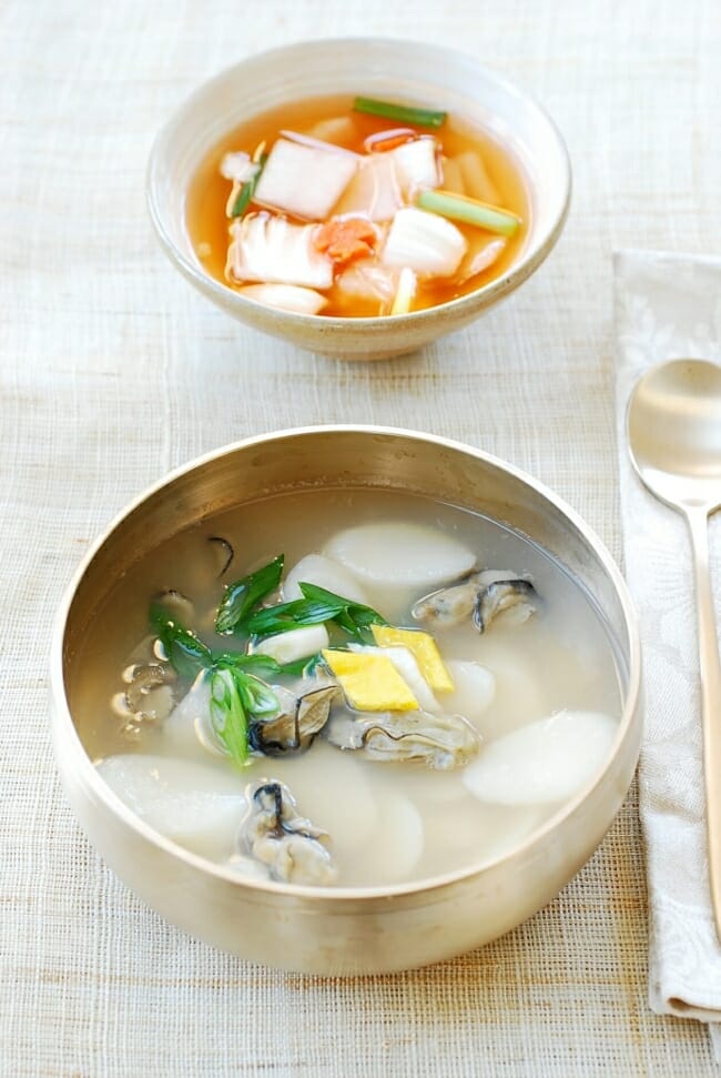 DSC 2716 e1515470194592 - Gul Tteokguk  (Oyster Rice Cake Soup)