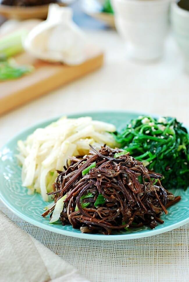 DSC 2735 e1518585420186 - Gosari Namul (Fiddlehead Ferns Side Dish)