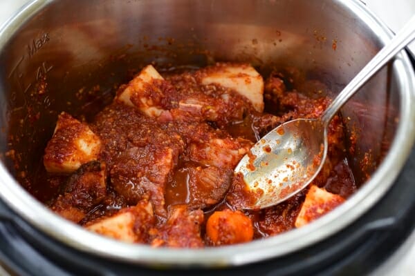 DSC 1111 600x400 - Instant Pot Spicy Galbijjim (Braised Short Ribs)