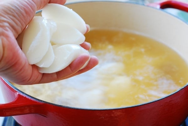 DSC 0014 600x402 - Tteok Mandu Guk (Rice Cake Soup with Dumplings)