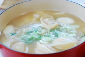 Tteok Mandu Guk (Rice Cake Soup with Dumplings)