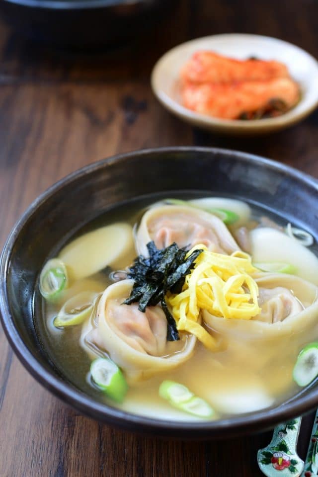 Tteok Mandu Guk (Rice Cake Soup with Dumplings) Korean Bapsang