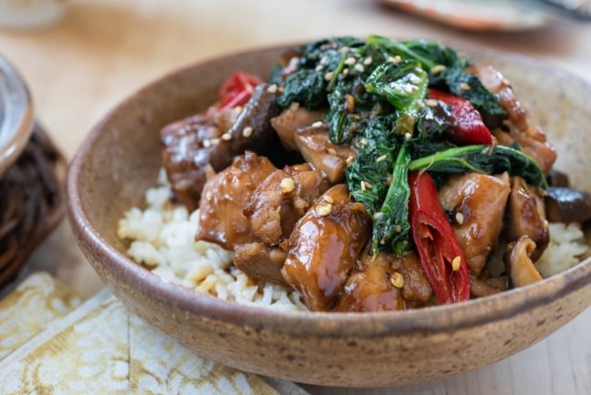 DSC6735 e1573582503830 - Chicken Stir Fry with Kale and Mushrooms