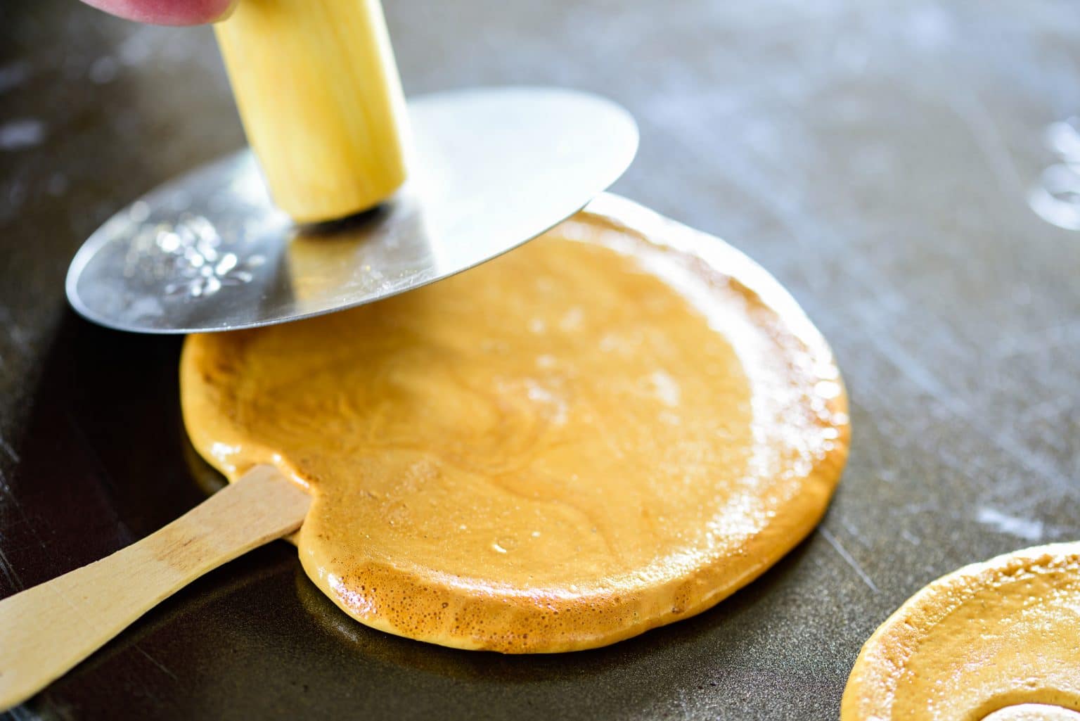 Dalgona (Korean Sponge Candy) Korean Bapsang