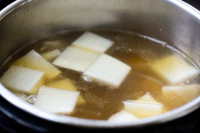 DSC1402 640x427 - Instant Pot Galbitang (Beef Short Rib Soup)