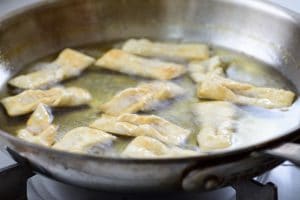 Deep-frying ribbon shaped dough in oil