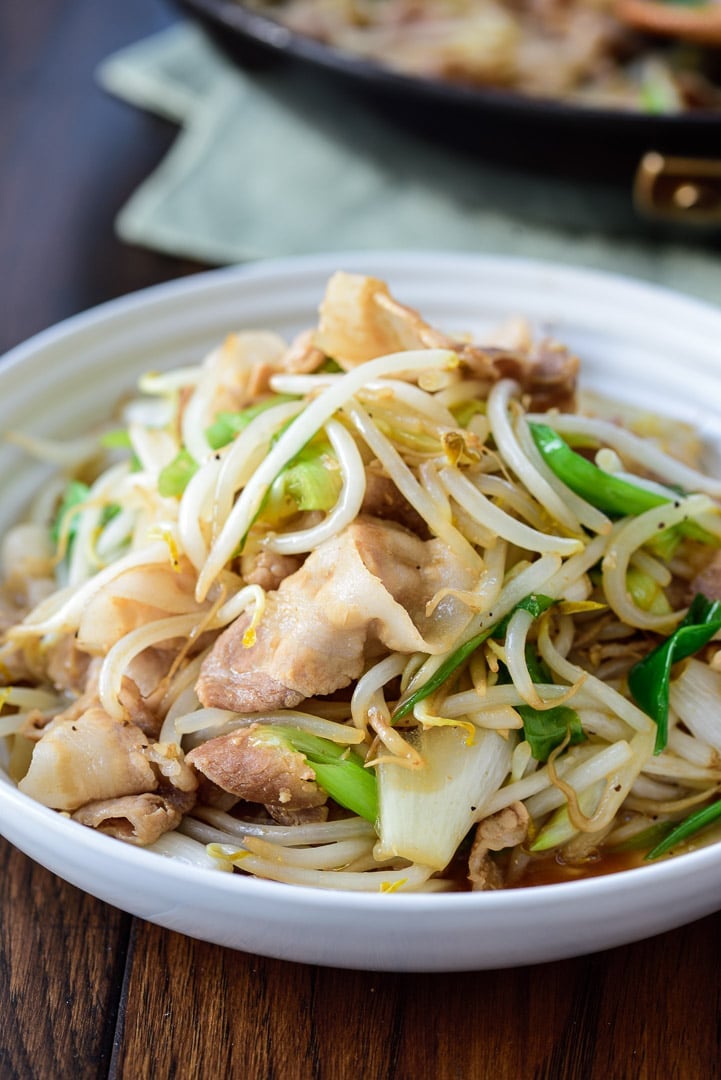 DSC1150 01 3 - Samgyupsal sukju bokkeum (Stir fried pork belly and bean sprouts)