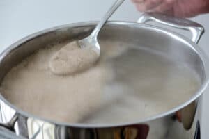 Removing the foam from boiling malt water