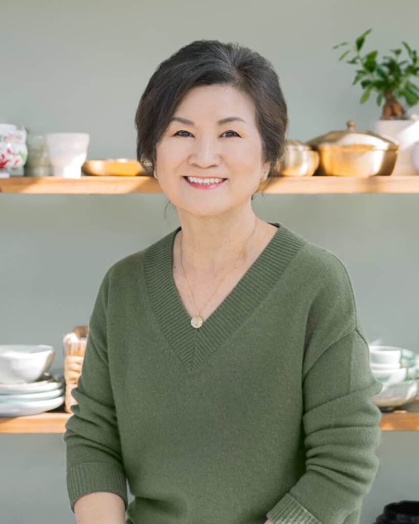 Hyosun Ro Shelf Portrait Re edit 003  YI21258 819x1024 - About