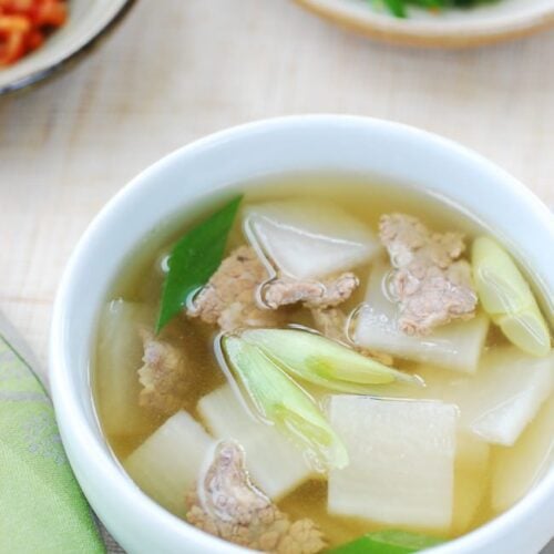Mu guk (Radish soup)