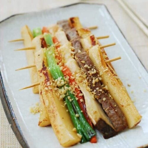 skewered rice cake with beef and vegetables